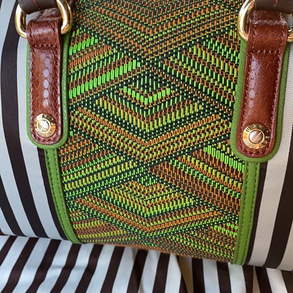 Henri Bendel NWT B&W Plus Barrel Woven Artdeco Bag - Picture 3 of 17